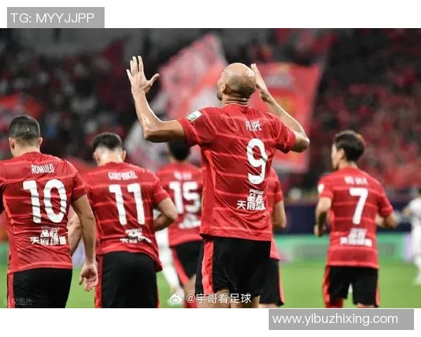 足球巨星强势回归本土赛场新风暴落地引爆全城热潮